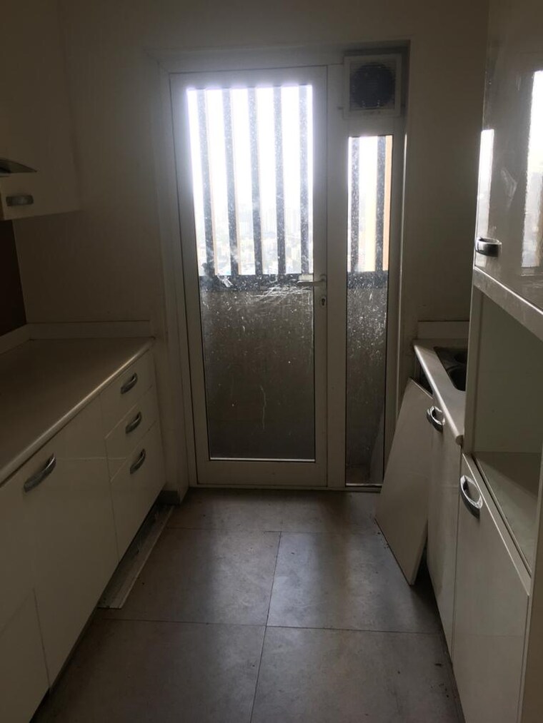 Bathroom, lodha-fiorenza 3 Bedroom 1025 Sq.Ft. Apartment In Goregaon East Mumbai 9551556