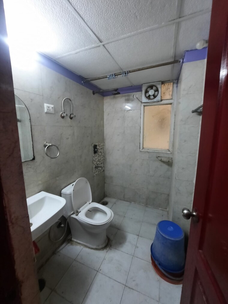 Bathroom, sethi-max-royal 1 Bedroom 775 Sq.Ft. Apartment In Sector 76 Noida 9551565