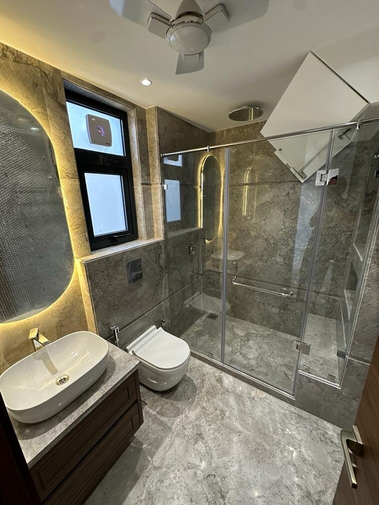 Attached Bathroom, greater kailash i 3.5 Bedroom 3700 Sq.Ft. Builder Floor In Greater Kailash I Delhi 9551592