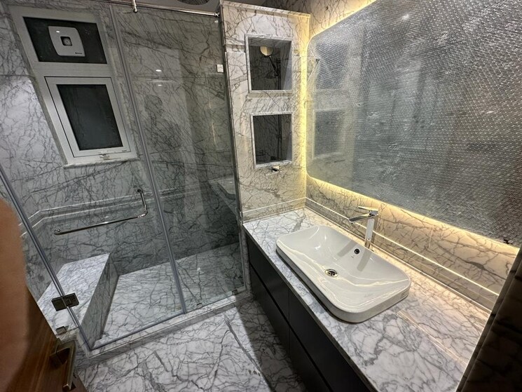 Attached Bathroom, greater kailash i 3.5 Bedroom 3700 Sq.Ft. Builder Floor In Greater Kailash I Delhi 9551592