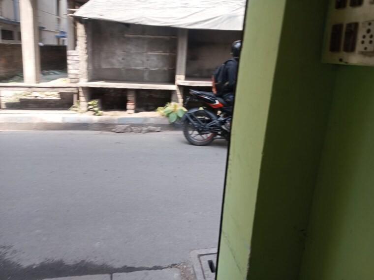 Balcony, anandapur Commercial Shop 110 Sq.Ft. In Anandapur Kolkata 9551612