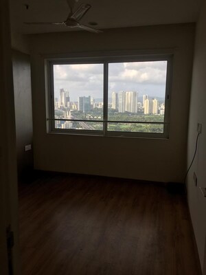 Room in 3 BHK Apartment at Lodha Fiorenza, Goregaon East – for Sale