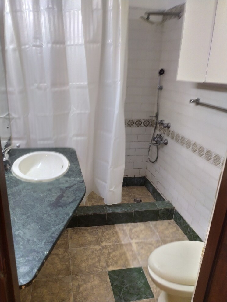 Attached Bathroom, greater kailash ii 3 Bedroom 2400 Sq.Ft. Builder Floor In Greater Kailash ii Delhi 9551632