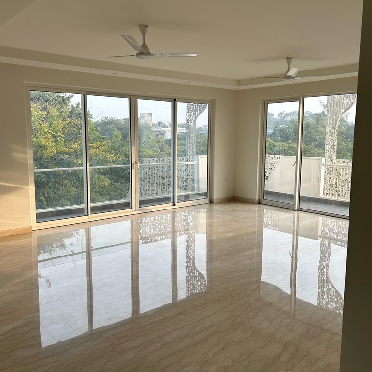 Room, south extension ii 4 Bedroom 4517 Sq.Ft. Builder Floor In South Extension ii Delhi 9551628