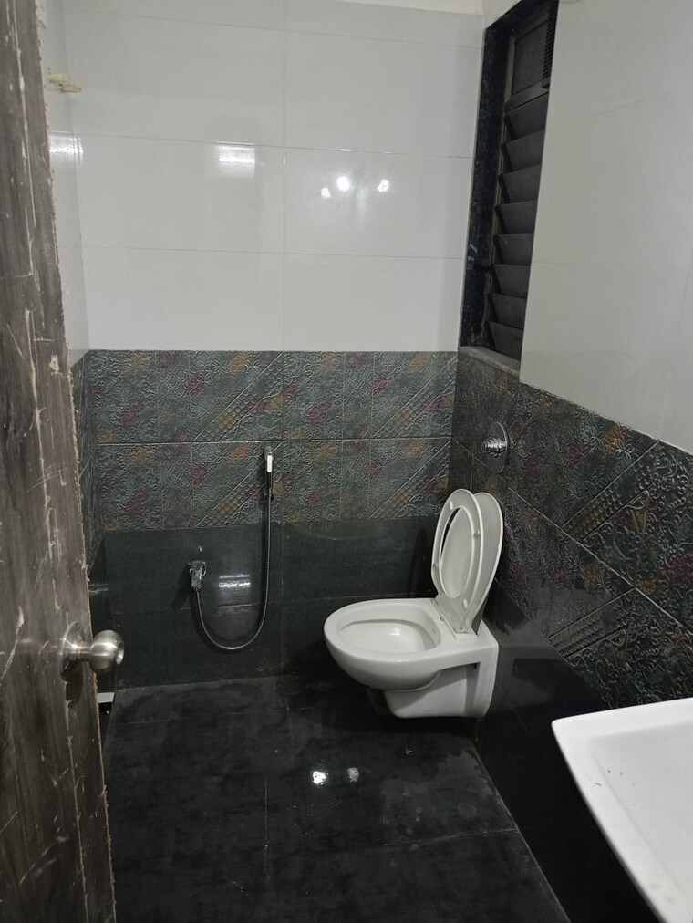 Bathroom, andheri east Pg For Girls In Andheri East 9551660