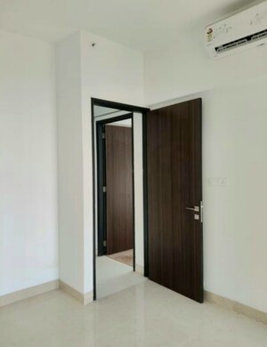Room in 2 BHK Apartment at Sheth Montana, Mulund West – for Sale