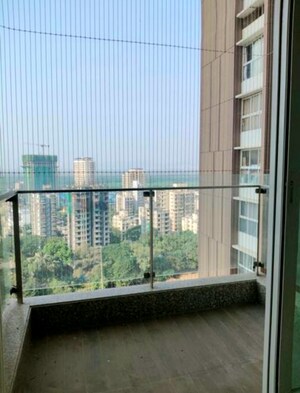 Room in 2 BHK Apartment at Sheth Montana, Mulund West – for Sale