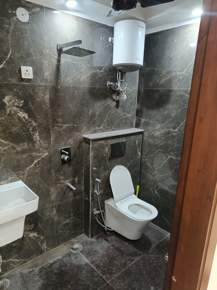 Bathroom, mehrauli 3 Bedroom 1100 Sq.Ft. Builder Floor In Mehrauli Delhi 9551679
