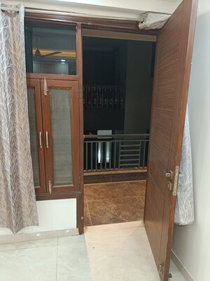Room in 3 BHK Builder Floor at Mehrauli – for Rent