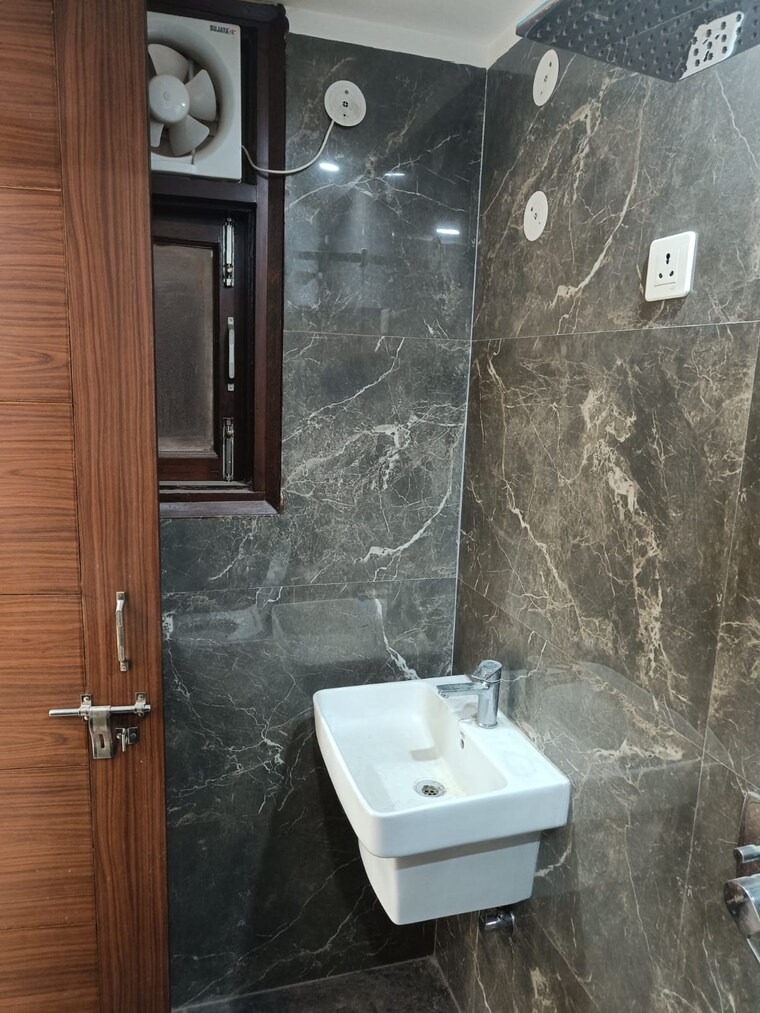 Bathroom, mehrauli 3 Bedroom 1100 Sq.Ft. Builder Floor In Mehrauli Delhi 9551679