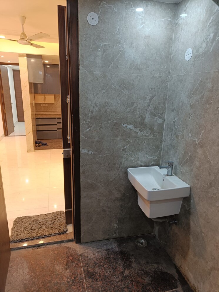 Bathroom, mehrauli 3 Bedroom 1100 Sq.Ft. Builder Floor In Mehrauli Delhi 9551679