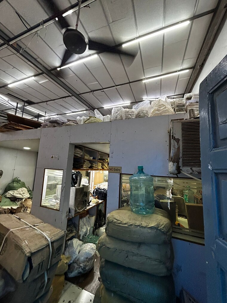 Team Area, gandhi-nagar-chs Commercial Shop 2000 Sq.Ft. In Worli Mumbai 9551705