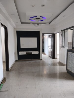 Room in 2 BHK Apartment at Futec Gateway, Sector 75 – for Rent