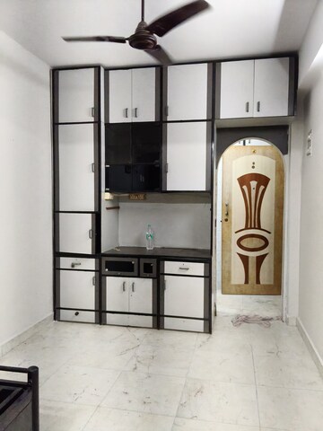 Room in 1 BHK Apartment at Pratap CHS, Santacruz East – for Rent