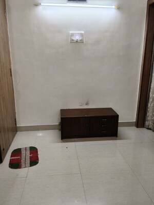 Furnished Amenities in 1.5 BHK Apartment at Golden Orchid, Santacruz East – for Rent