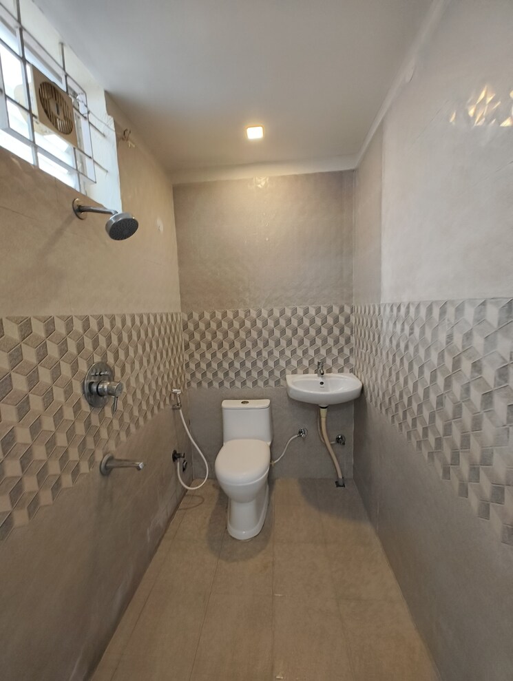 Bathroom, shree-lakshmi-grand 2 Bedroom 1300 Sq.Ft. Apartment In Koramangala Bangalore 9551731