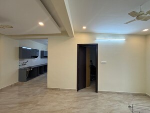Room in 2 BHK Builder Floor at SV Towers Koramangala, Koramangala – for Rent