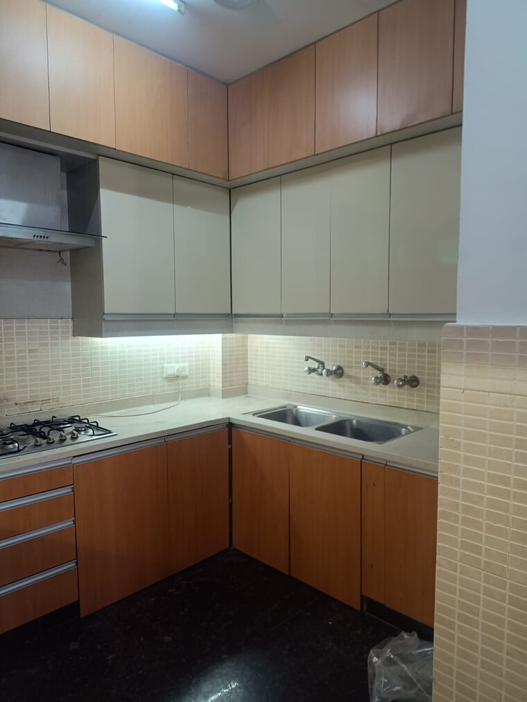 Kitchen, south extension i 3 Bedroom 200 Sq.Yd. Builder Floor In South Extension I Delhi 9551779