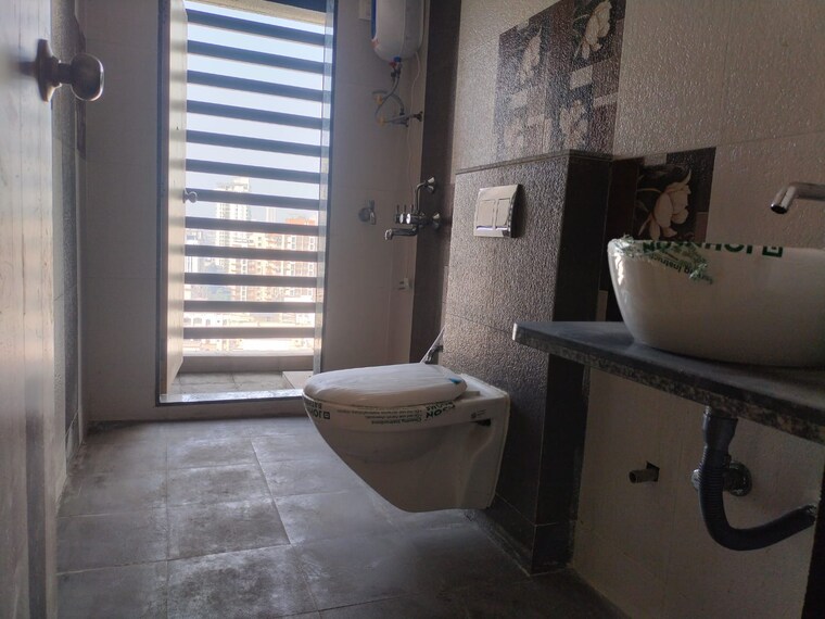 Bathroom, hiranandani-astra 2 Bedroom 700 Sq.Ft. Apartment In Ghodbunder Road Thane 9551788