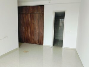 Room in 2.5 BHK Apartment at Hiranandani Estate Flamingo, Ghodbunder Road – for Rent