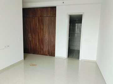 Room in 2.5 BHK Apartment at Hiranandani Estate Flamingo, Ghodbunder Road – for Rent