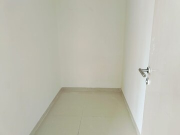Room in 2.5 BHK Apartment at Hiranandani Estate Flamingo, Ghodbunder Road – for Rent