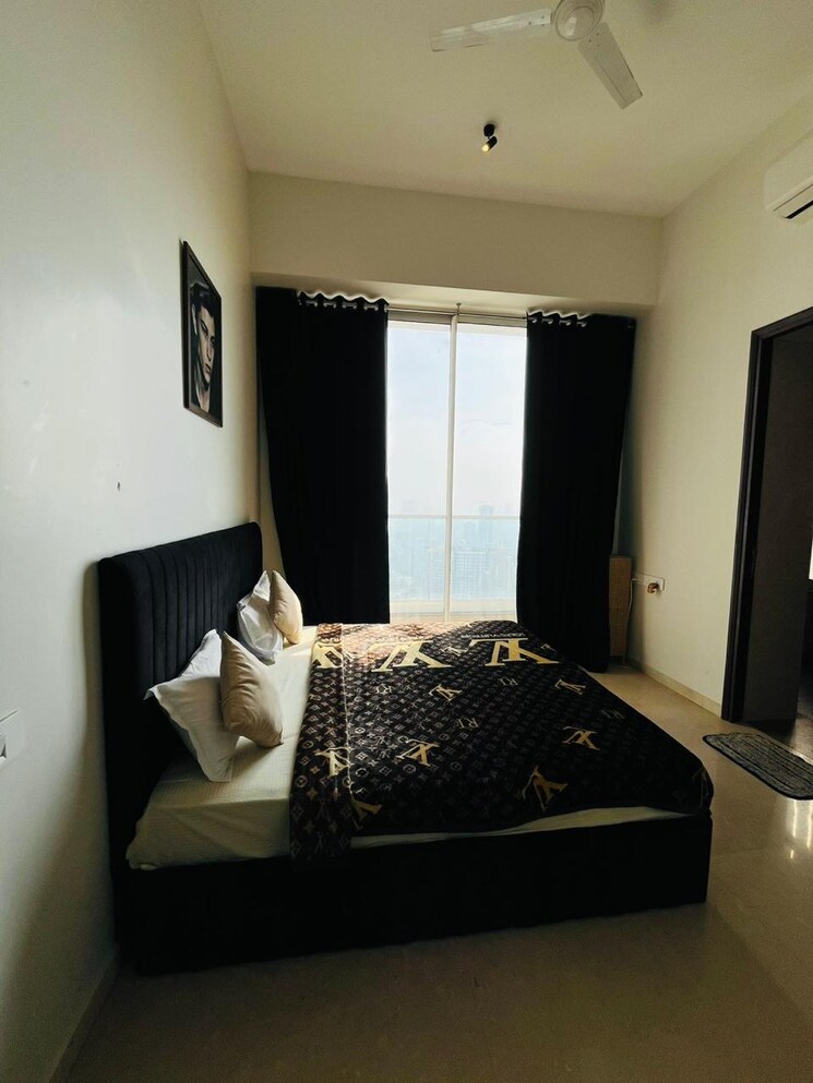 Room, malad east Pg For Boys & Girls In Malad East 9551802