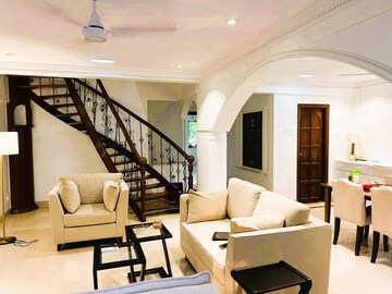 Master Bedroom in 4 BHK Apartment at Santacruz West – for Rent