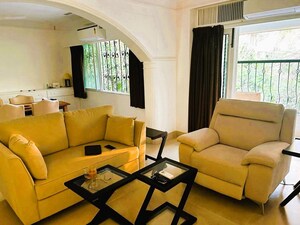 Living Room in 3 BHK Apartment at Santacruz West – for Rent