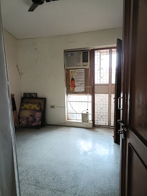 Room in 3 BHK Apartment at Vasundhara Enclave – for Sale