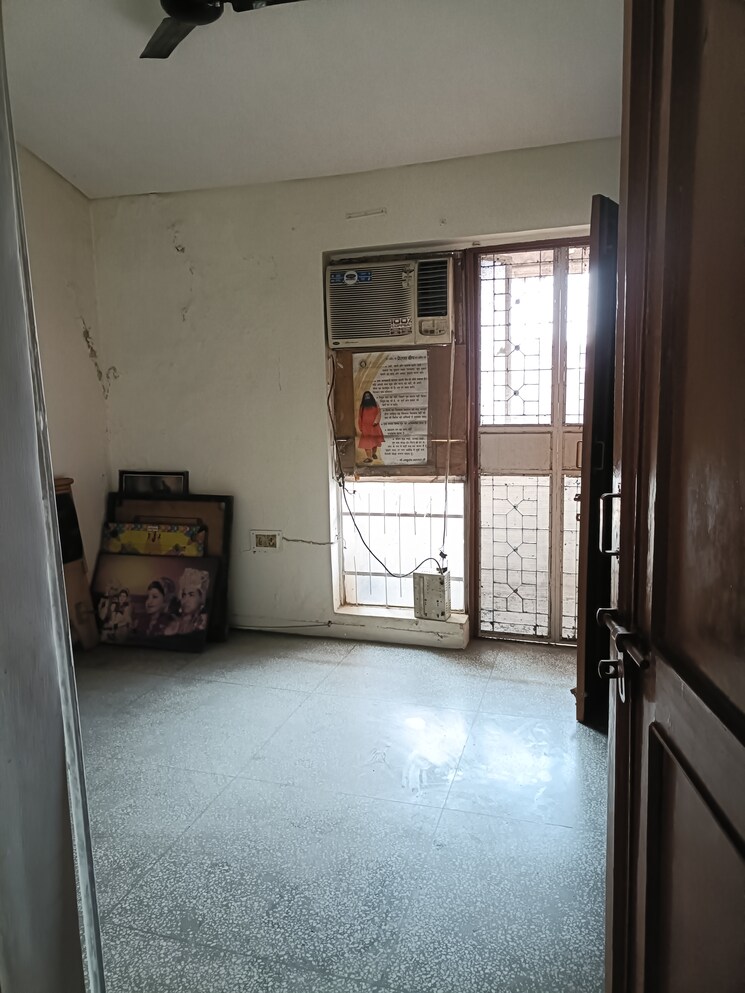 Room, vasundhara enclave 3 Bedroom 1800 Sq.Ft. Apartment In Vasundhara Enclave Delhi 9551814