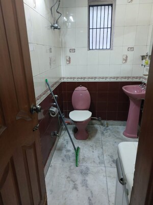 Master Bedroom in 3 BHK Builder Floor at South Extension I – for Rent