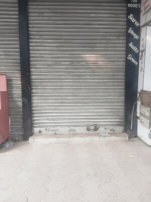 Room in  Shop at New Market – for Rent