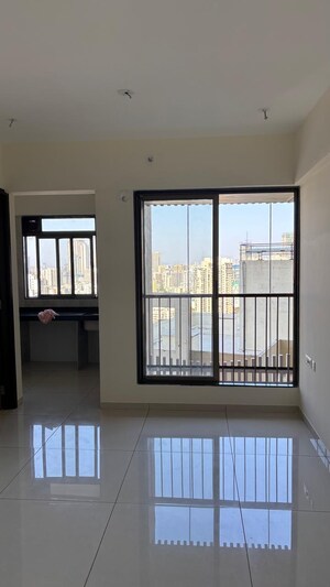 Room in 1 BHK Apartment at Chandak 34 Park Estate, Goregaon West – for Rent