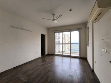 Room in 3 BHK Apartment at Conscient Heritage Max, Sector 102 – for Rent