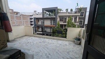 Balcony in 2 BHK Builder Floor at Sector 52 – for Rent