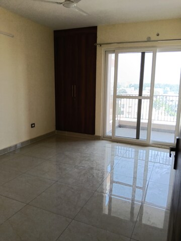 Room in 2.5 BHK Apartment at Windlass River Valley, Harrawala – for Rent