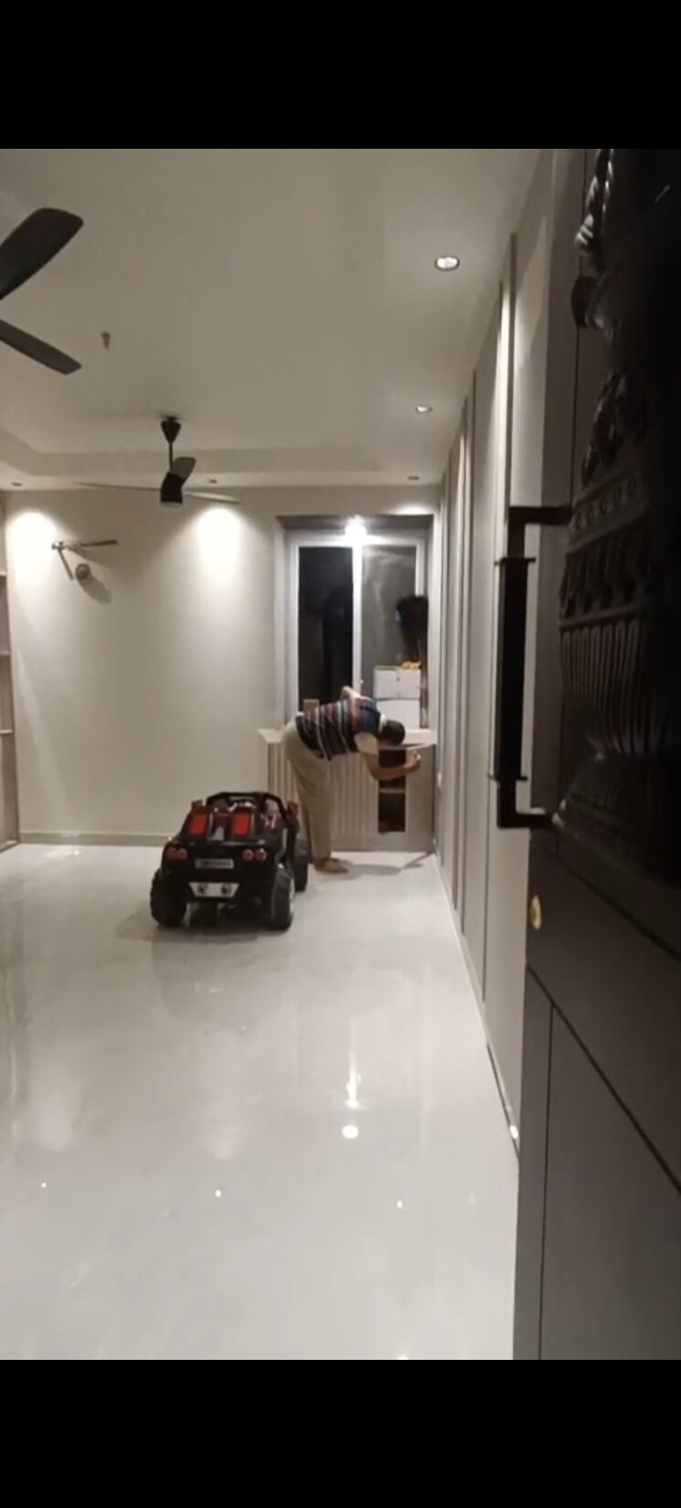 Living Room, ip extension 3 Bedroom 1400 Sq.Ft. Apartment In Ip Extension Delhi 9551925