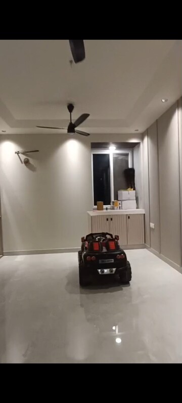 Room in 3 BHK Apartment at Ip Extension – for Sale