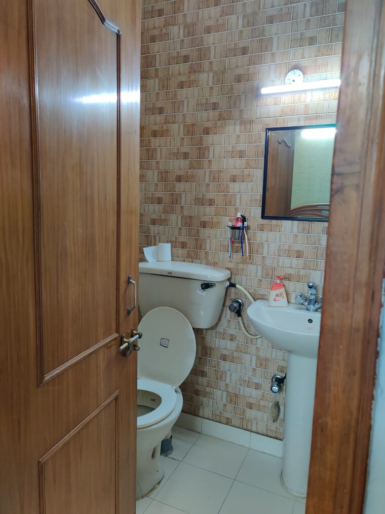 Bathroom, gazipur 2 Bedroom 1000 Sq.Ft. Apartment In Gazipur Delhi 9551934