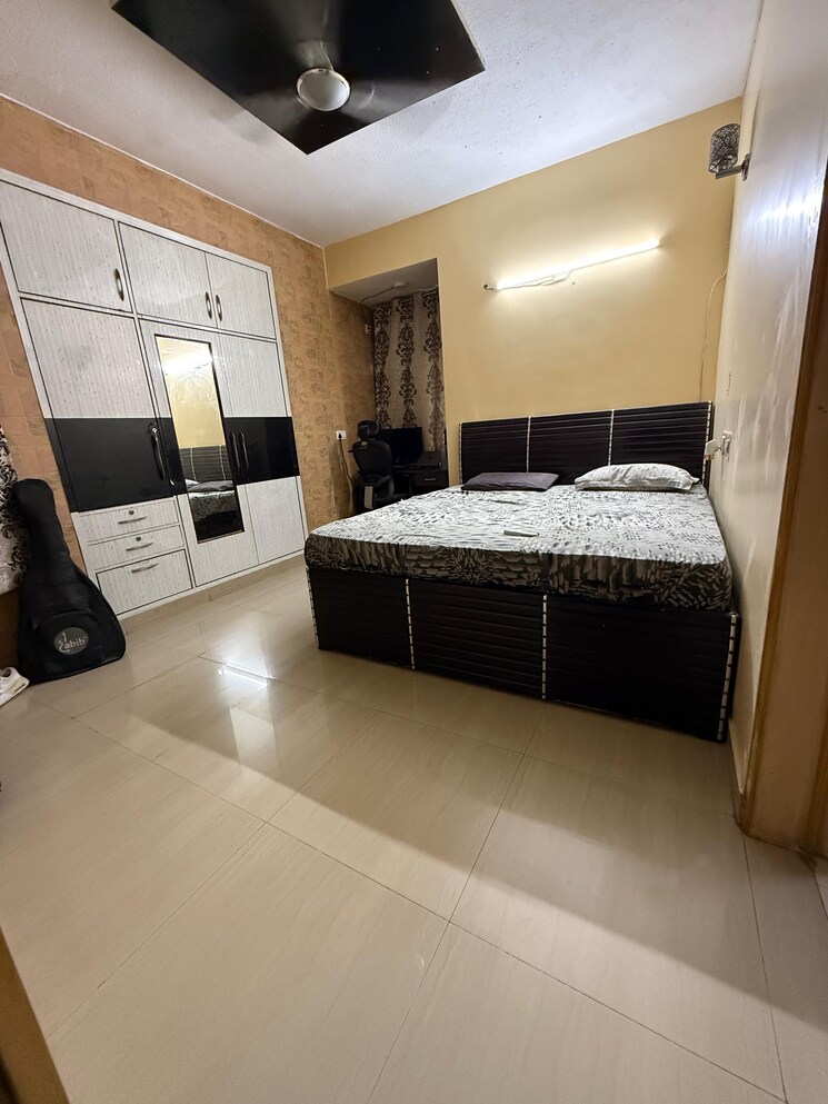 Room, ip extension 3 Bedroom 1600 Sq.Ft. Apartment In Ip Extension Delhi 9551946