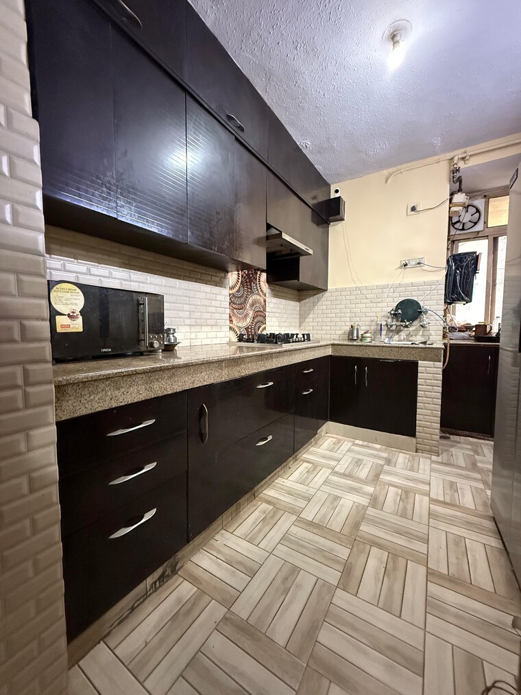 Kitchen, ip extension 3 Bedroom 1600 Sq.Ft. Apartment In Ip Extension Delhi 9551946
