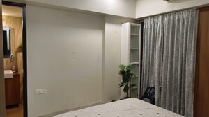 Room in 2 BHK Apartment at Lodha Amara, Kolshet Road – for Sale