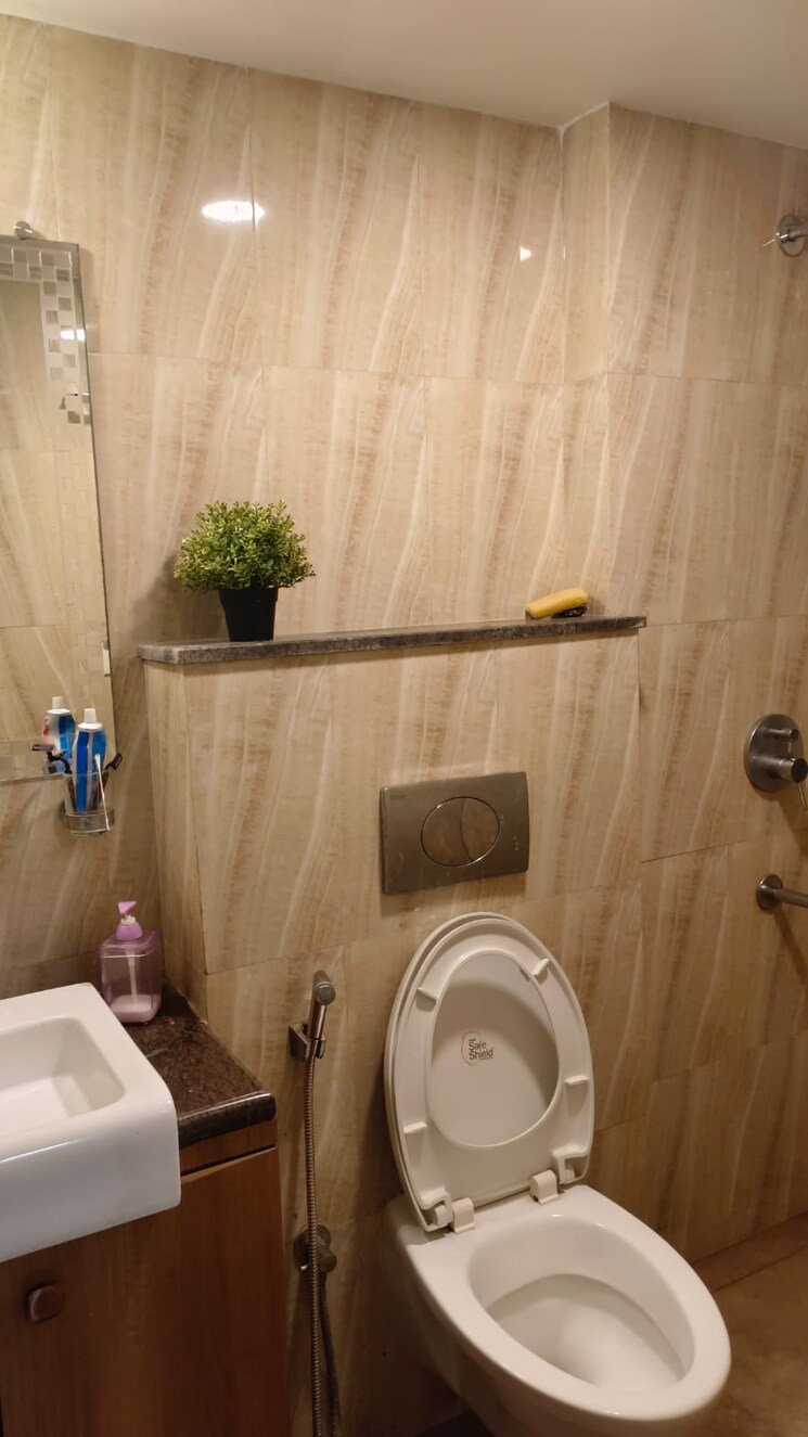 Attached Bathroom, lodha-amara 2 Bedroom 800 Sq.Ft. Apartment In Kolshet Road Thane 9551949