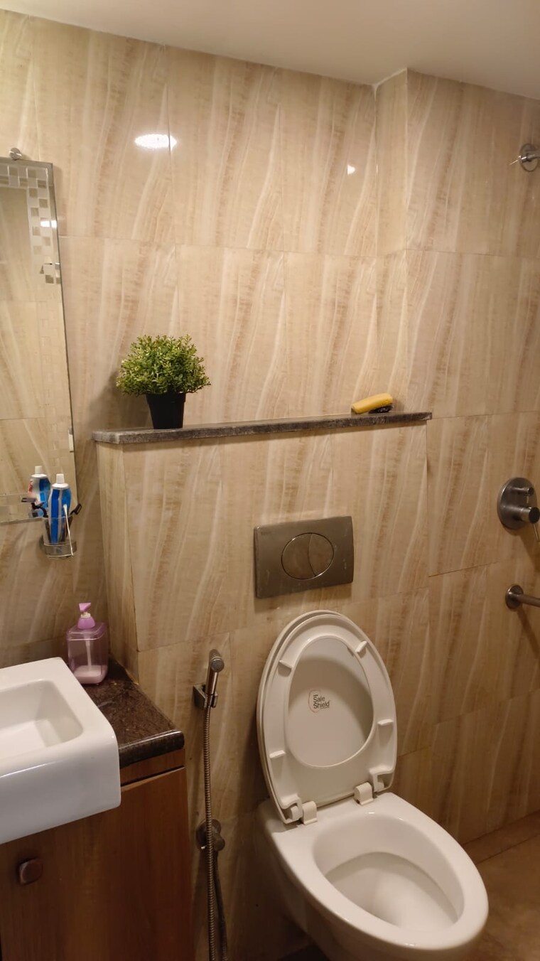 Attached Bathroom, lodha-amara 2 Bedroom 800 Sq.Ft. Apartment In Kolshet Road Thane 9551949