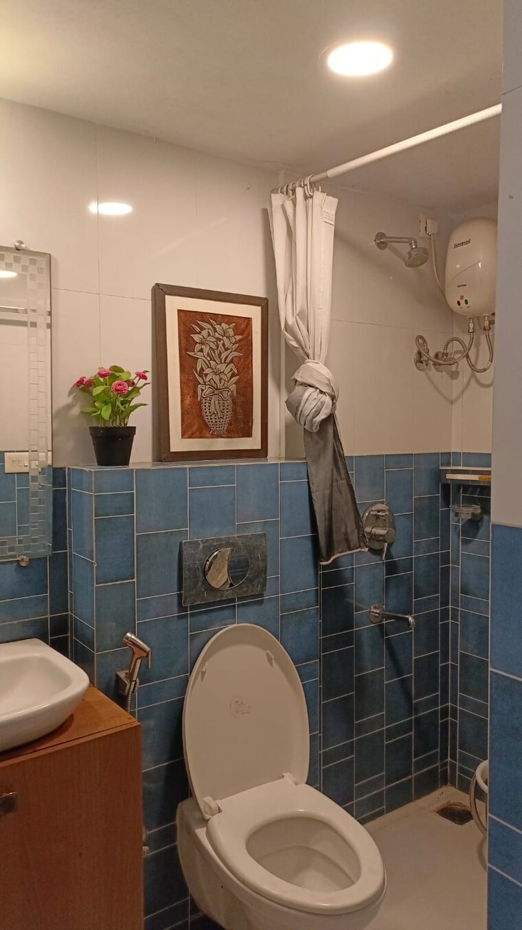 Bathroom, lodha-amara 2 Bedroom 800 Sq.Ft. Apartment In Kolshet Road Thane 9551949