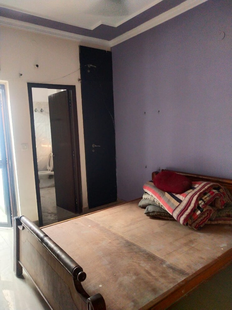 Bedroom, sector 12 2 Bedroom 950 Sq.Ft. Builder Floor In Sector 12 Noida 9551957