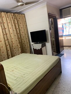 Plot For Sale in Dharam Palace Sector 18