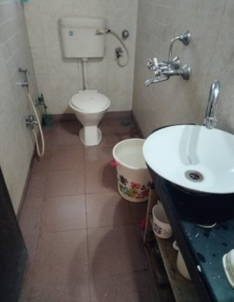 Bathroom, ramnath-prasad-apartment 2 Bedroom 700 Sq.Ft. Apartment In Khar West Mumbai 9026156