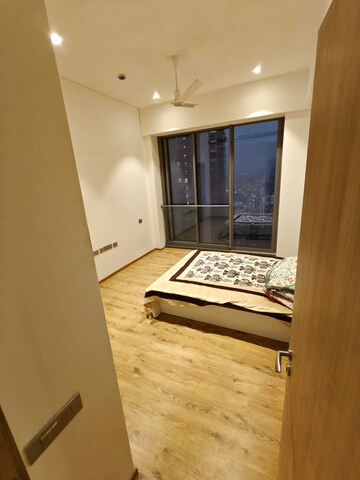 Room in 4 BHK Apartment at Rustomjee Crown, Prabhadevi – for Rent